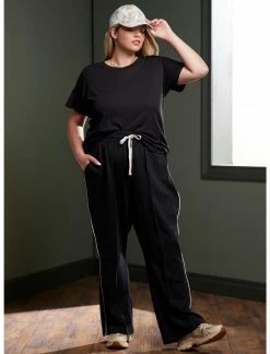 HUNIVERS Her Universe Black Crewneck Favorite T-Shirt Plus Size -HER SHOP unnamed file 115